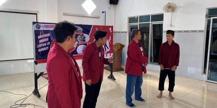 Dokumentasi sesi tanya jawab dan game berhadiah kepada penghuni panti